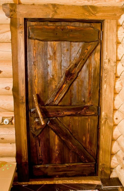 Деревянные двери под старину на заказ