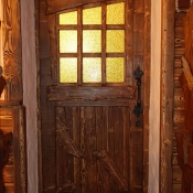 Деревянные двери под старину на заказ